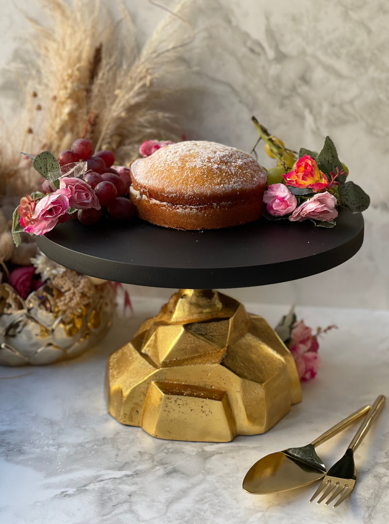 Black And Gold Cake Stand. maisonmoderneuk